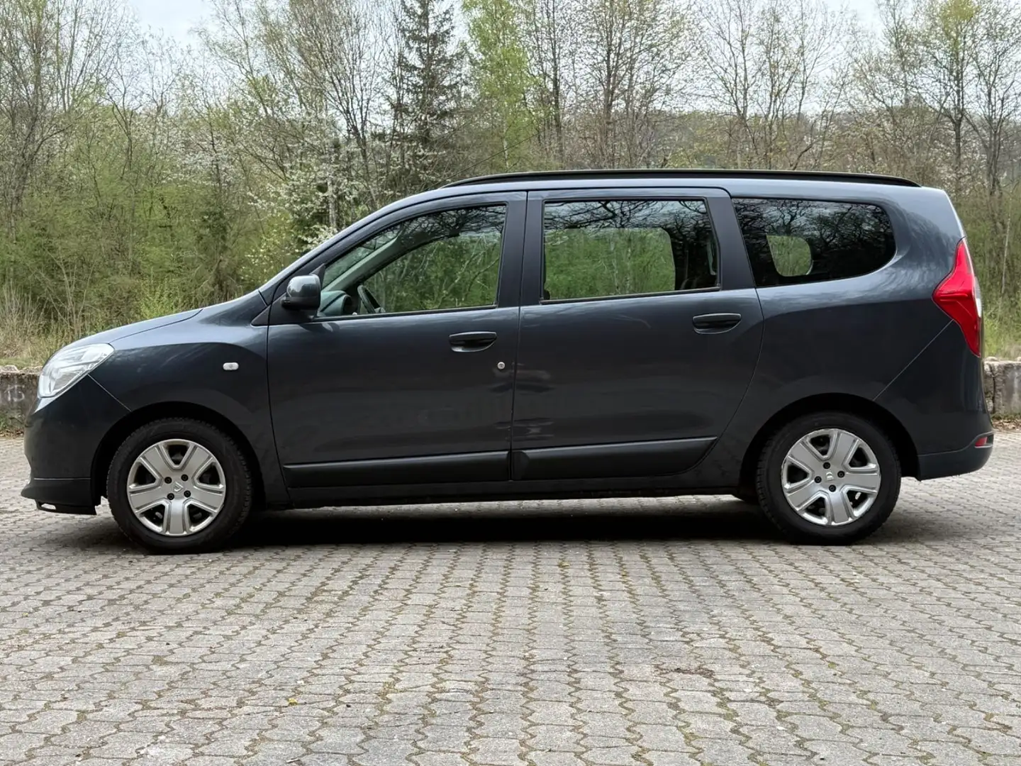 Vehicle image, number 4
