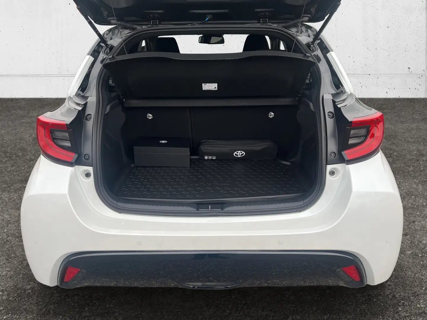 Vehicle image, number 9