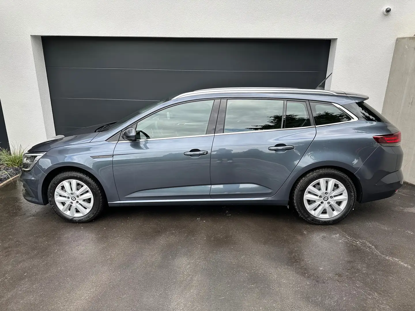 Vehicle image, number 4