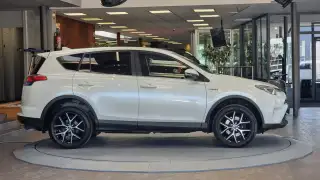 Vehicle image thumbnail, number 6