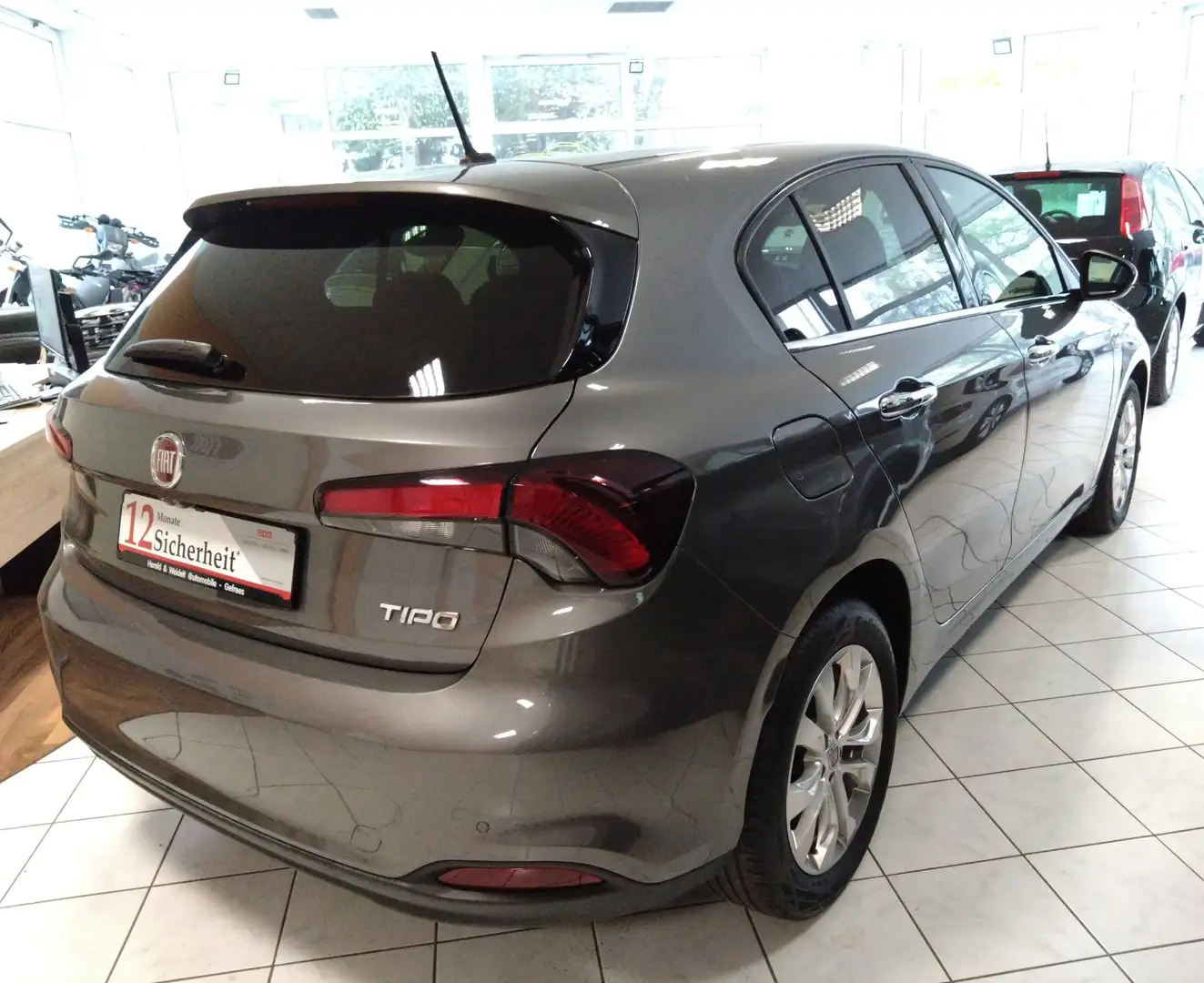 Vehicle image, number 4