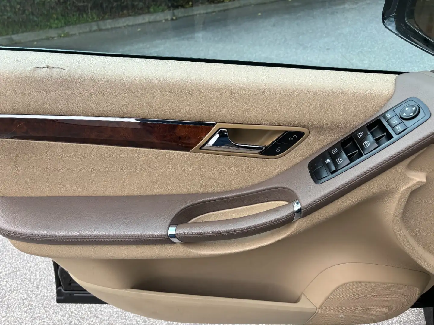 Vehicle image, number 6
