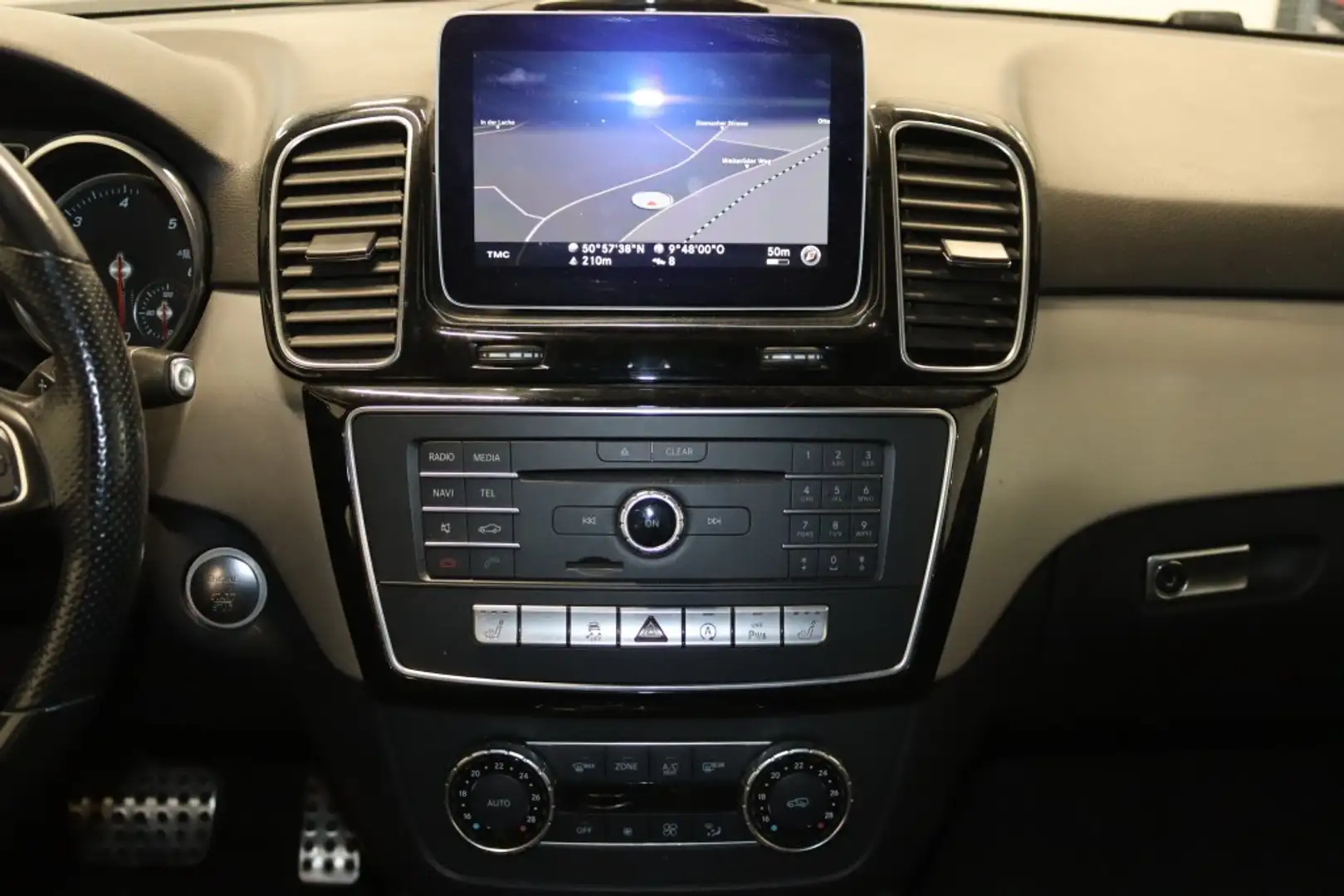Vehicle image, number 6