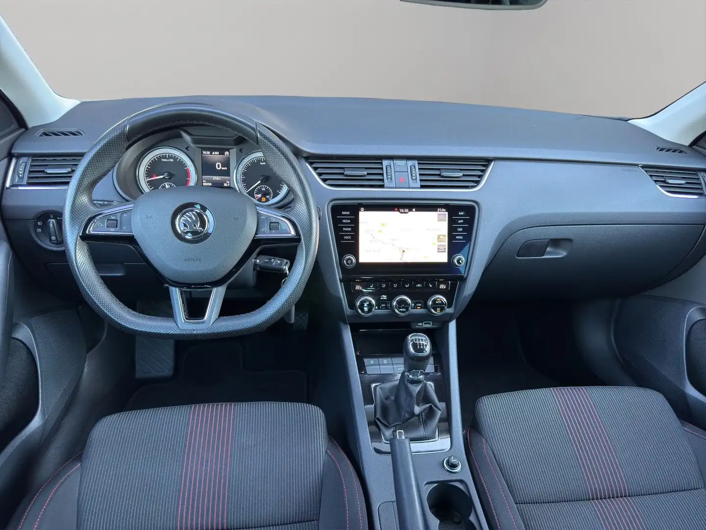 Vehicle image, number 12