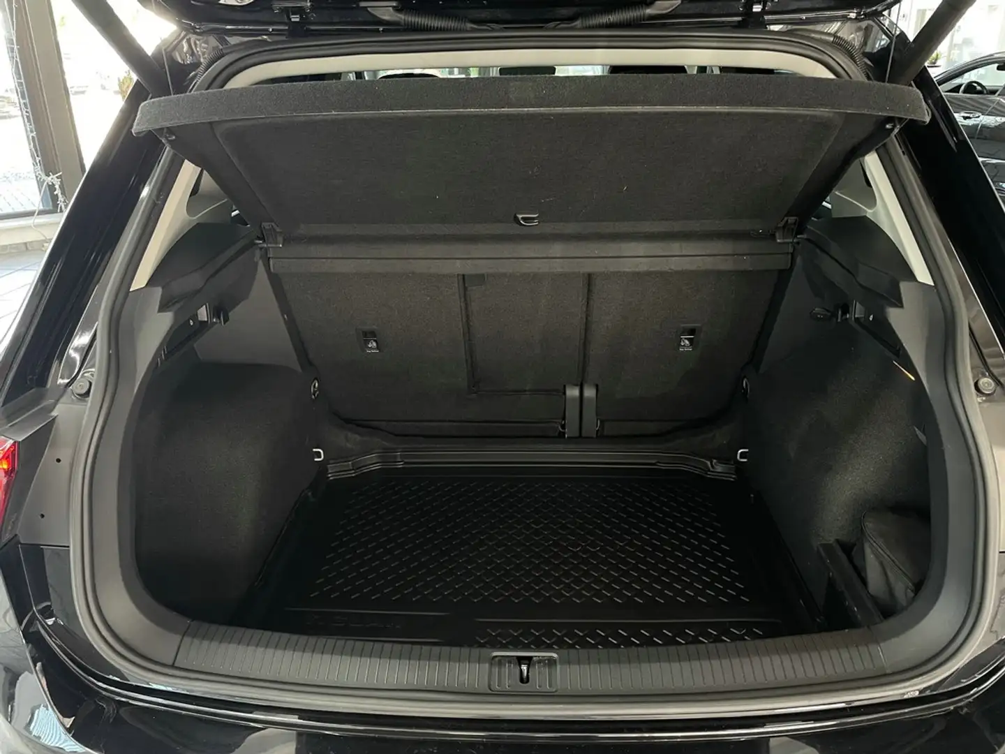 Vehicle image, number 4