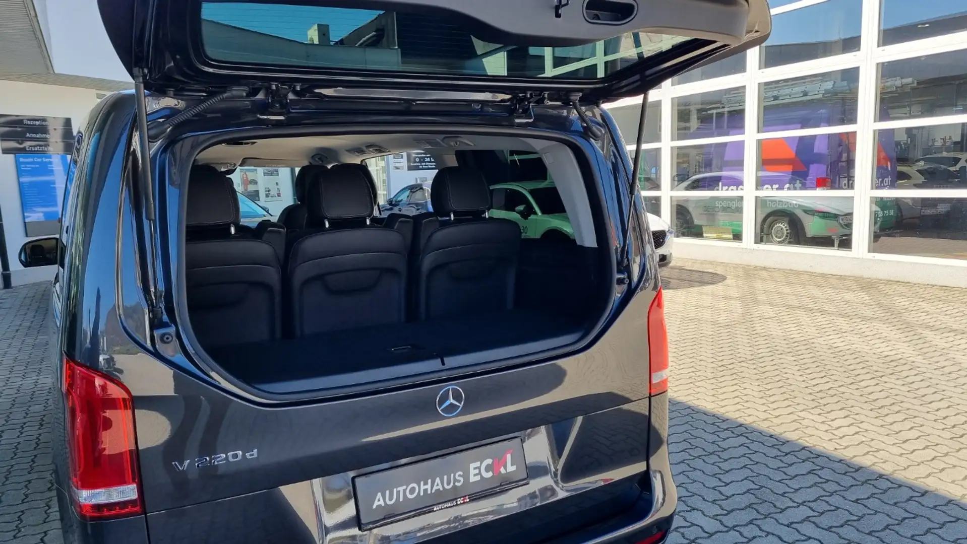 Vehicle image, number 9