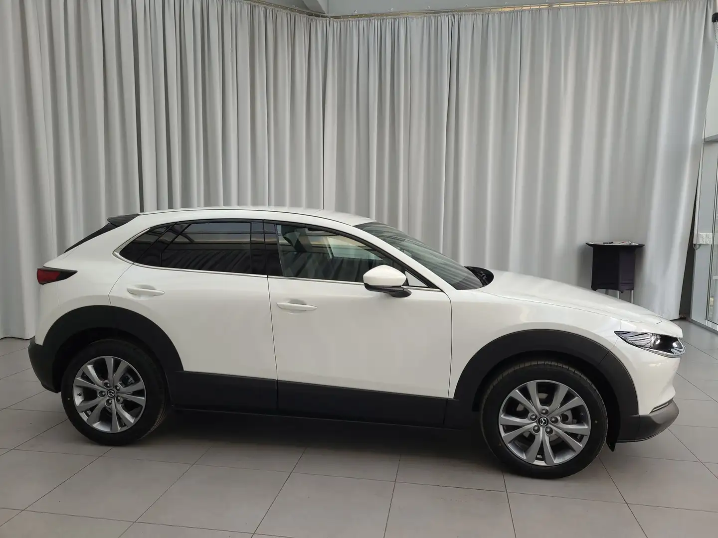 Vehicle image, number 4