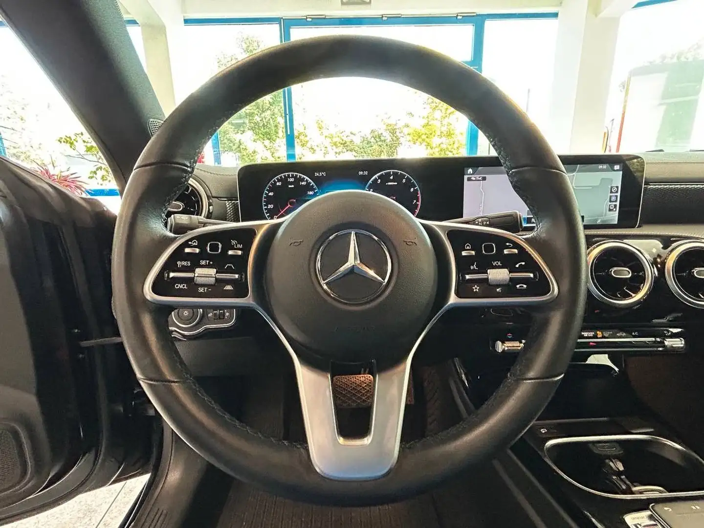 Vehicle image, number 13