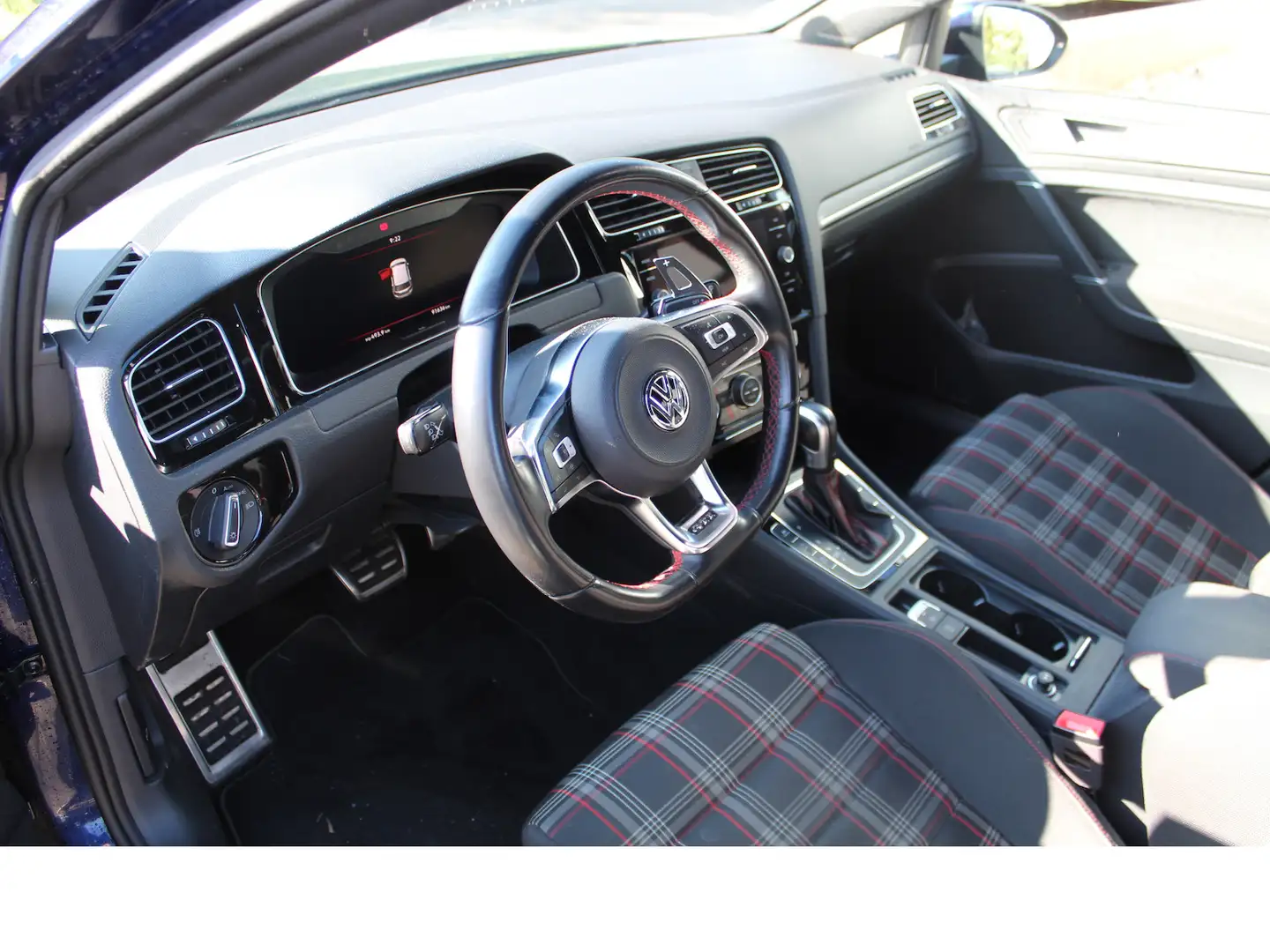 Vehicle image, number 8