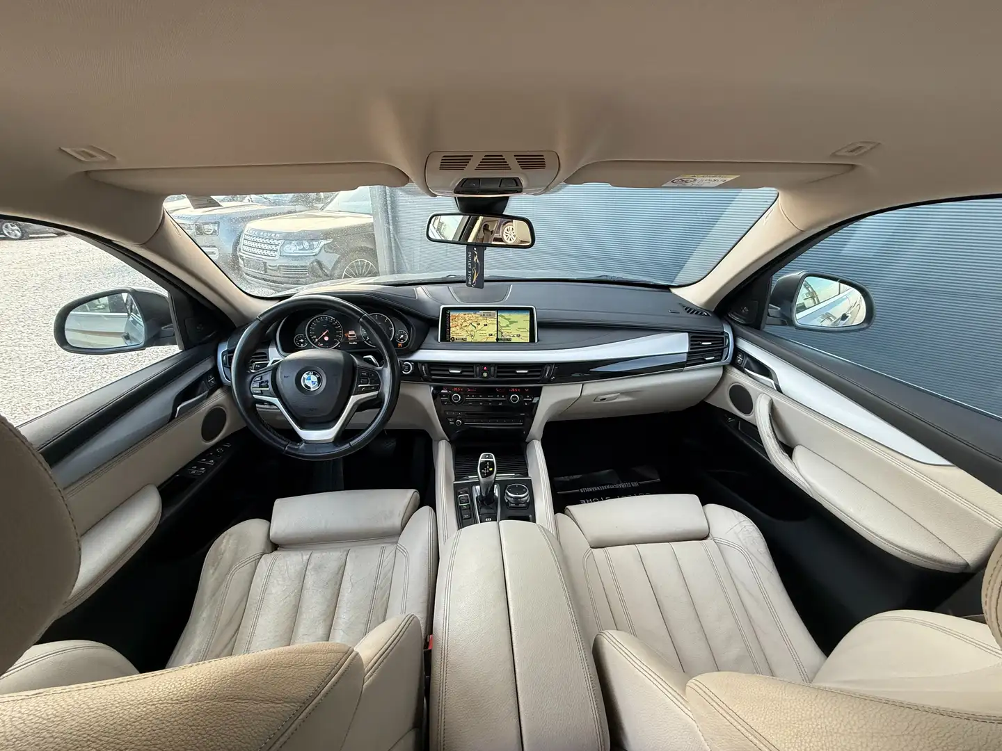 Vehicle image, number 12