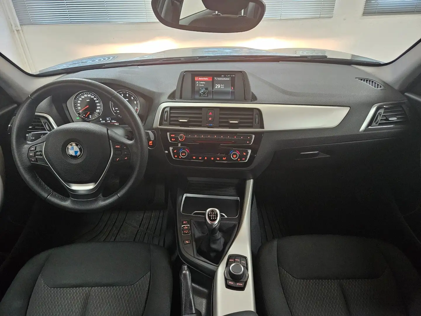 Vehicle image, number 18