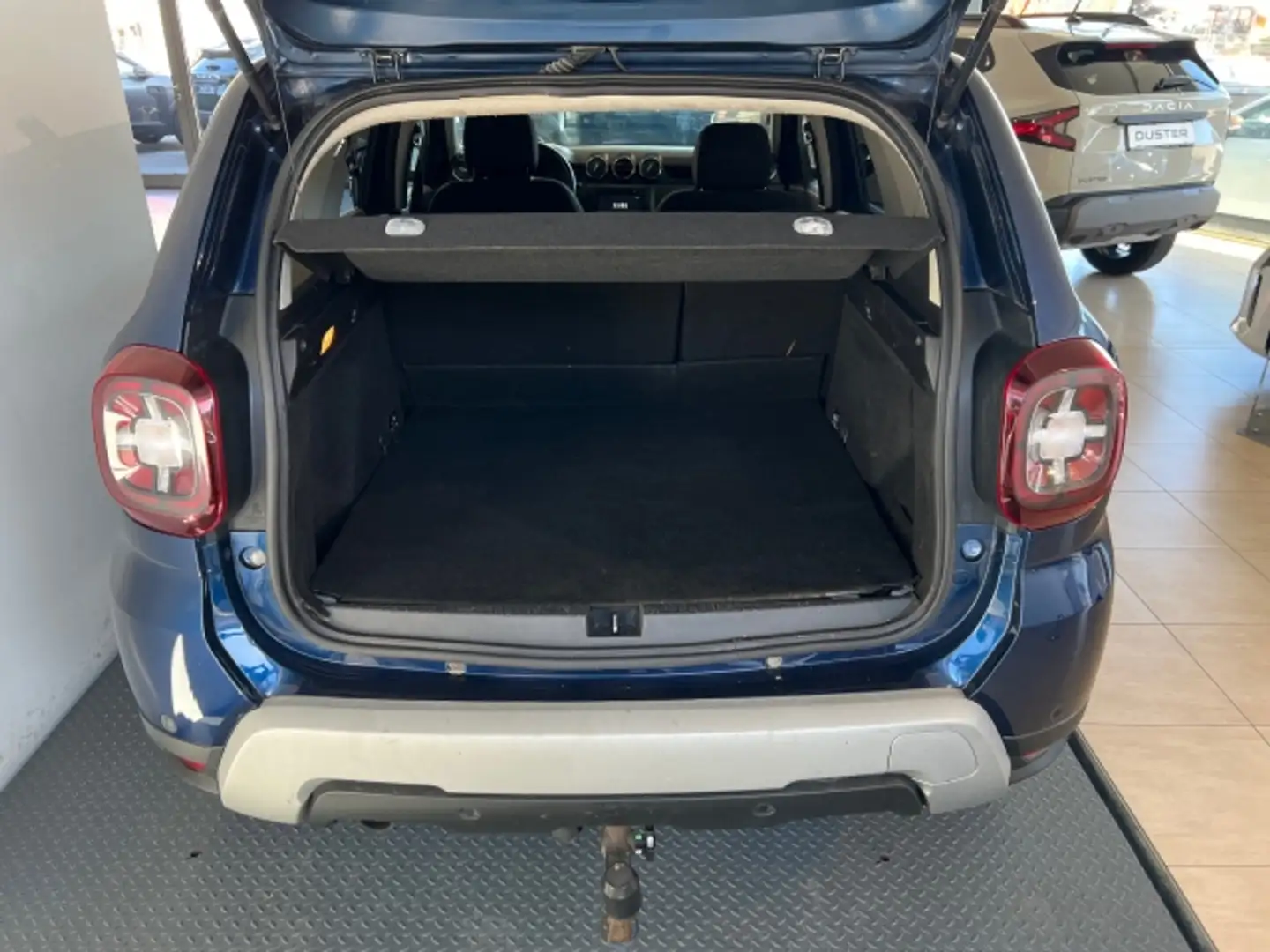 Vehicle image, number 6