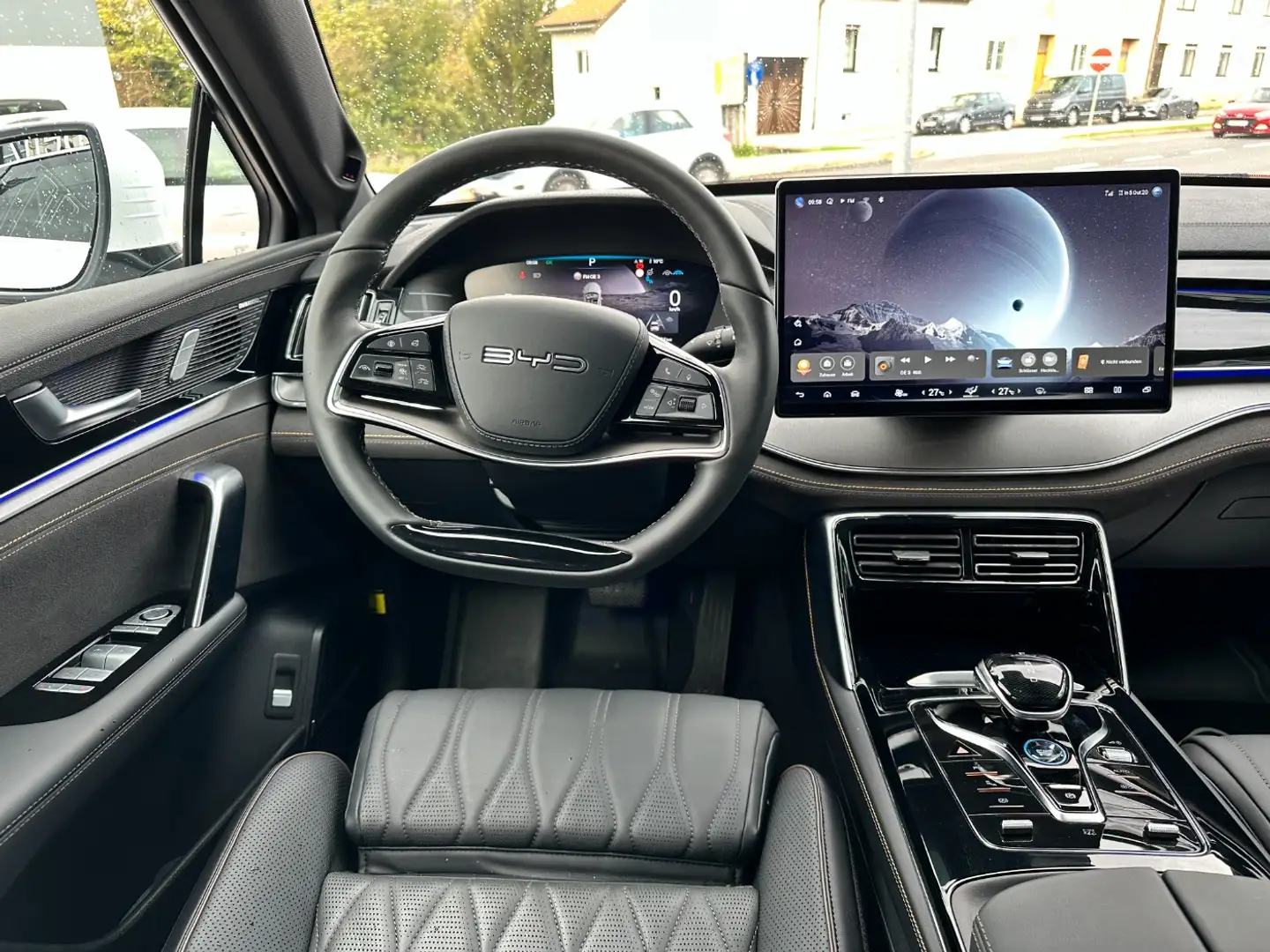 Vehicle image, number 13