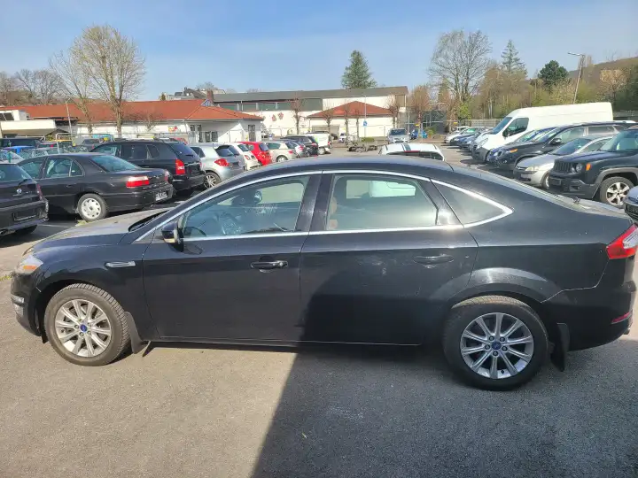 Additional image of the vehicle