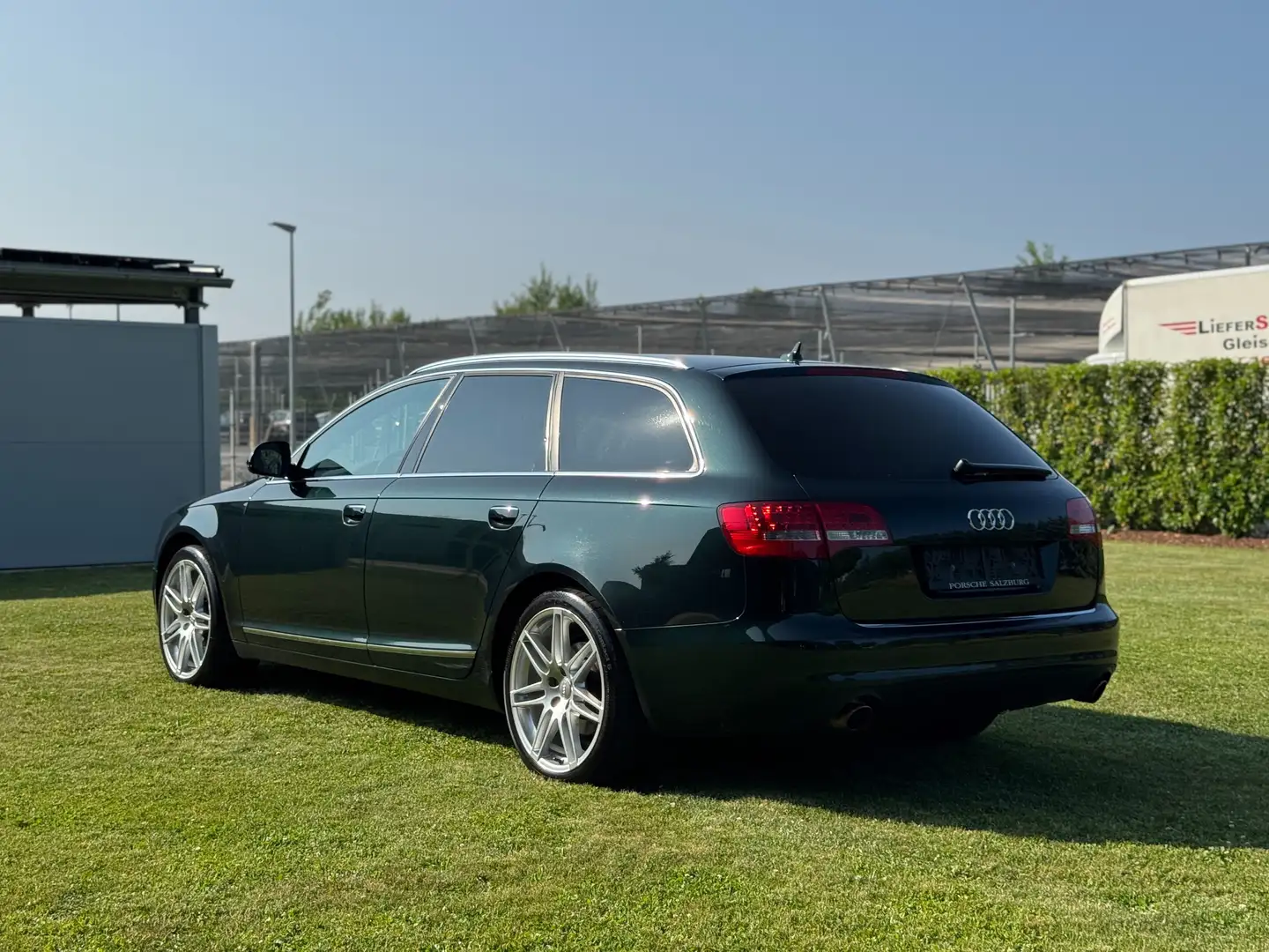 Vehicle image, number 8