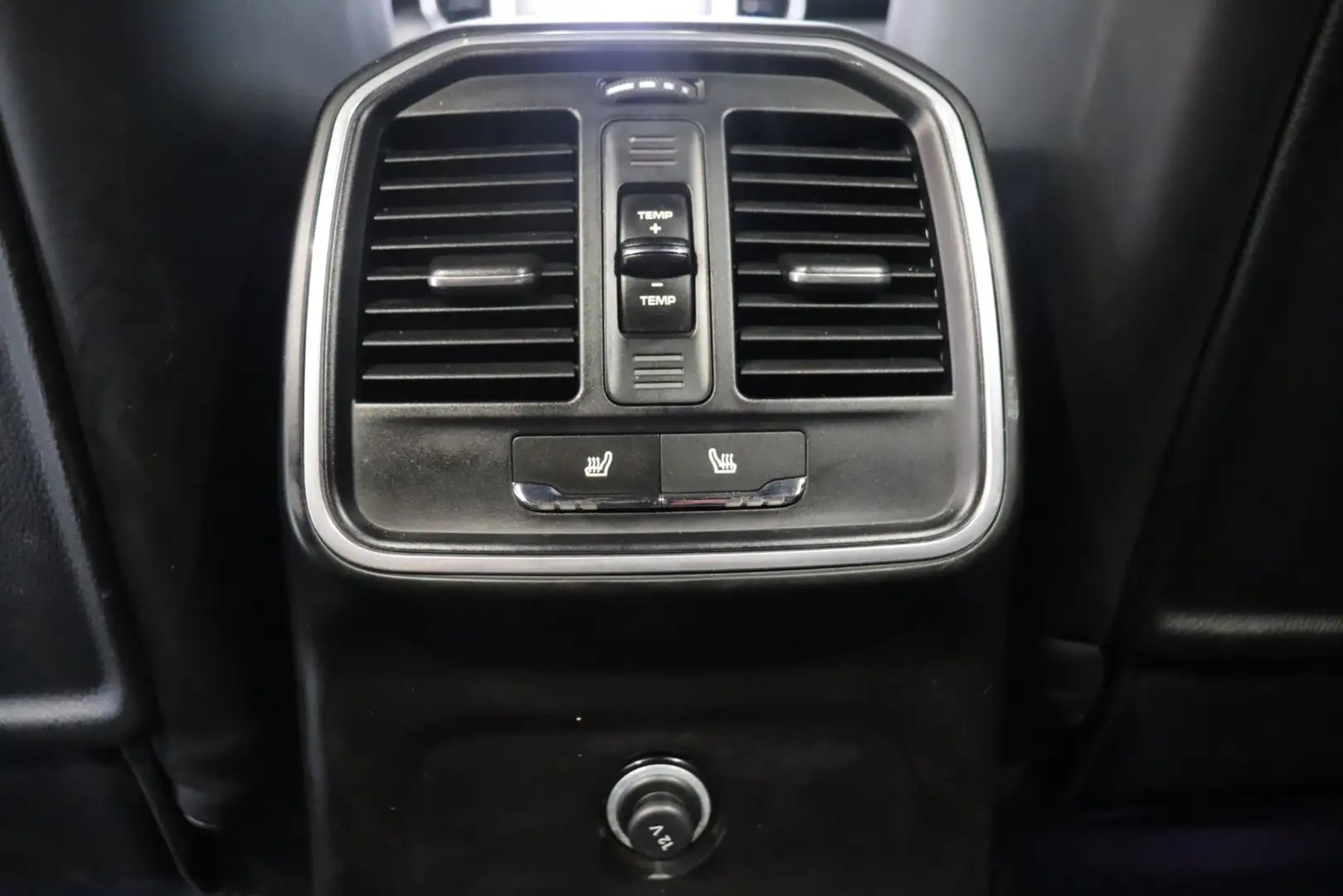 Vehicle image, number 16