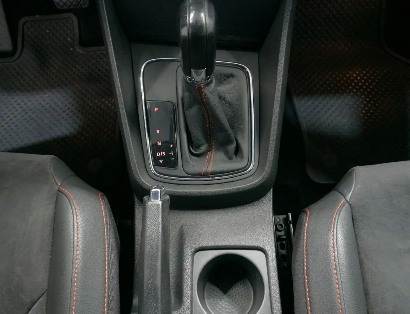 Vehicle image, number 16