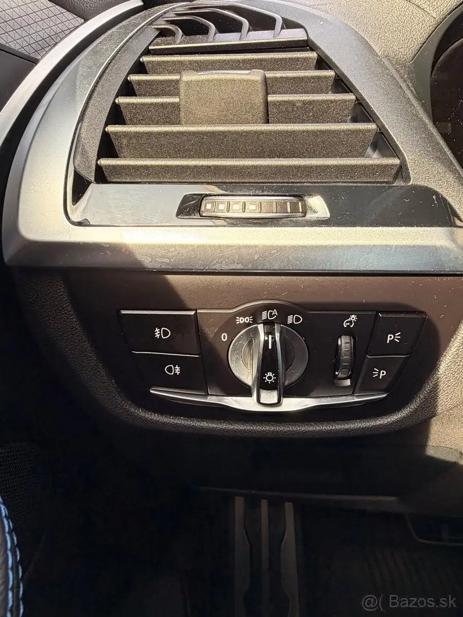 Vehicle image, number 10