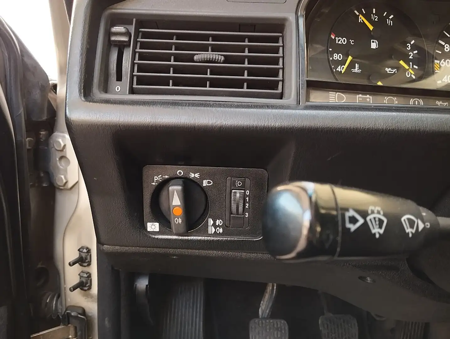 Vehicle image, number 16