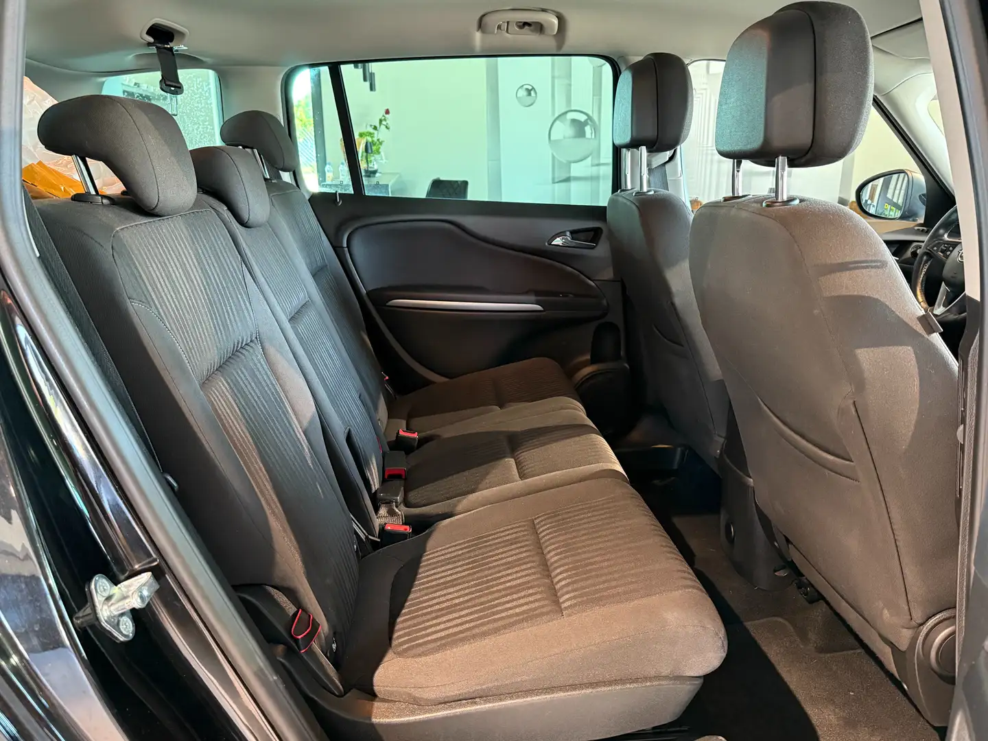 Vehicle image, number 8