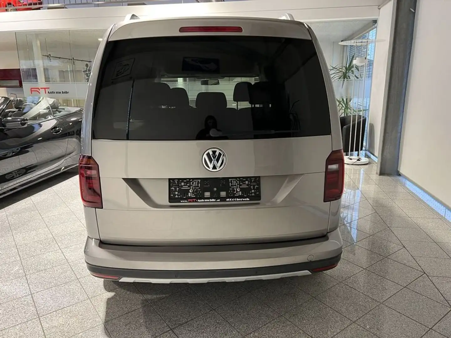 Vehicle image, number 4