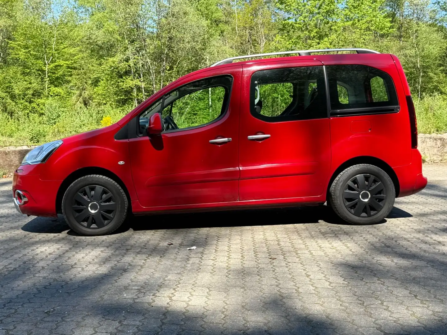 Vehicle image, number 4