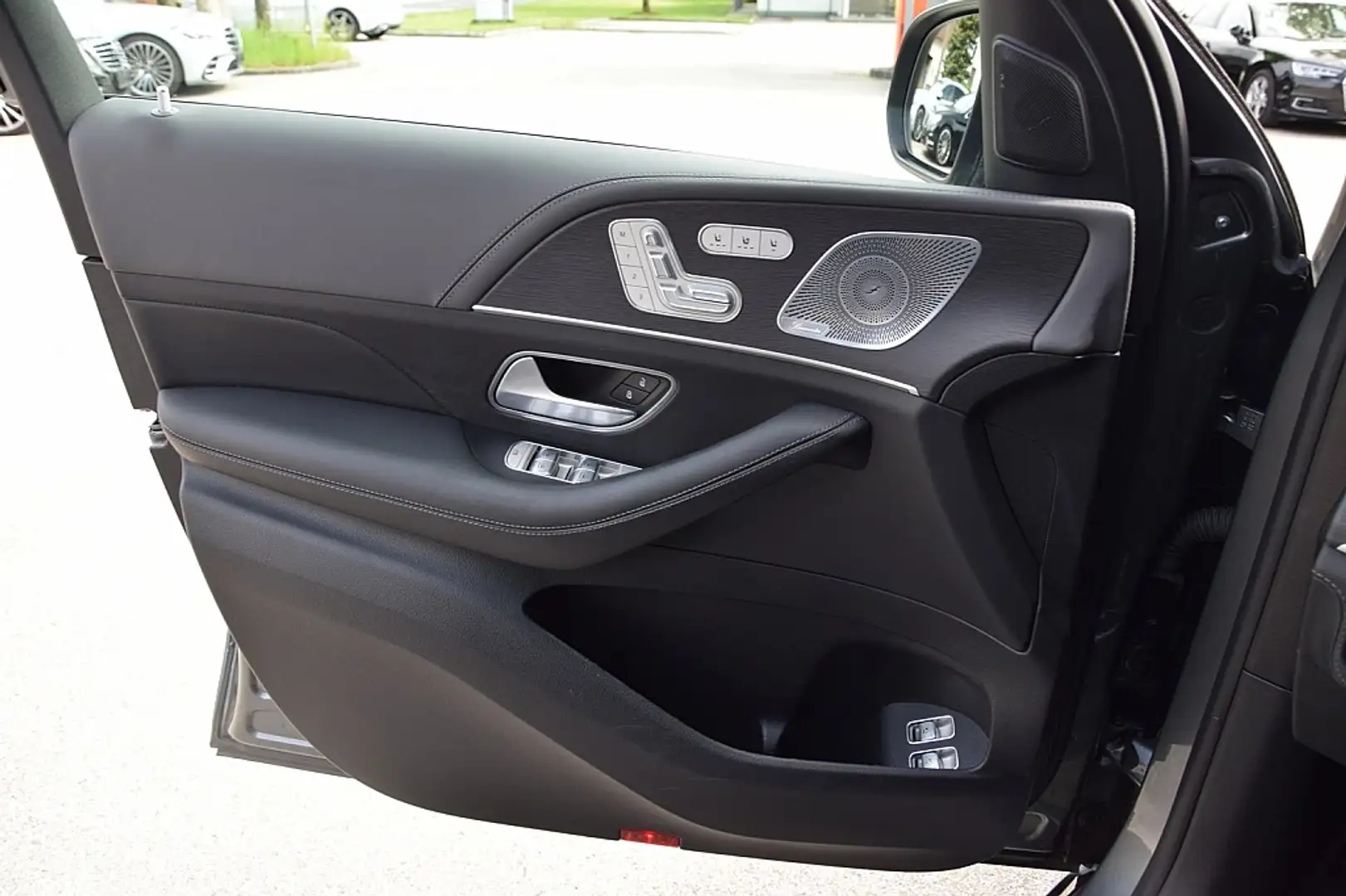 Vehicle image, number 9