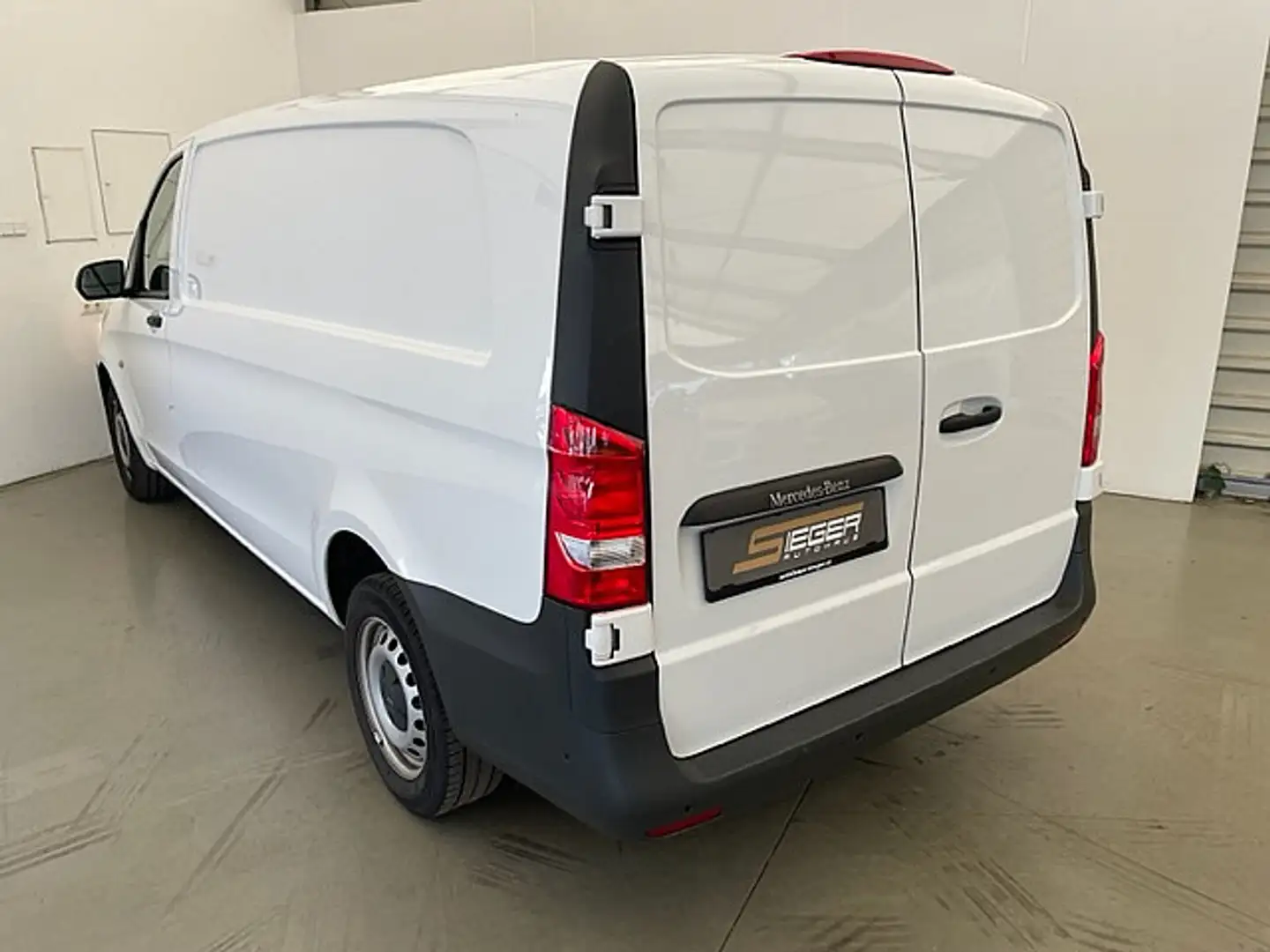 Vehicle image, number 3