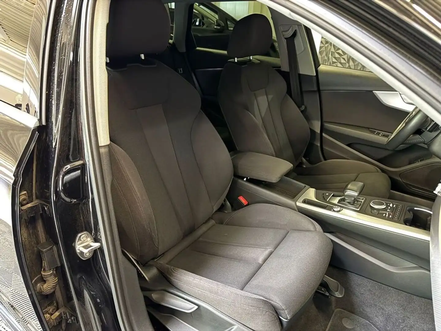 Vehicle image, number 19
