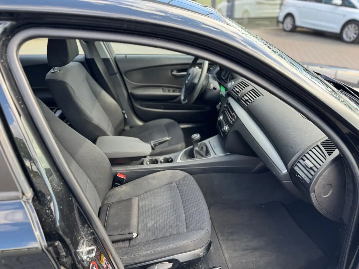 Vehicle image, number 8