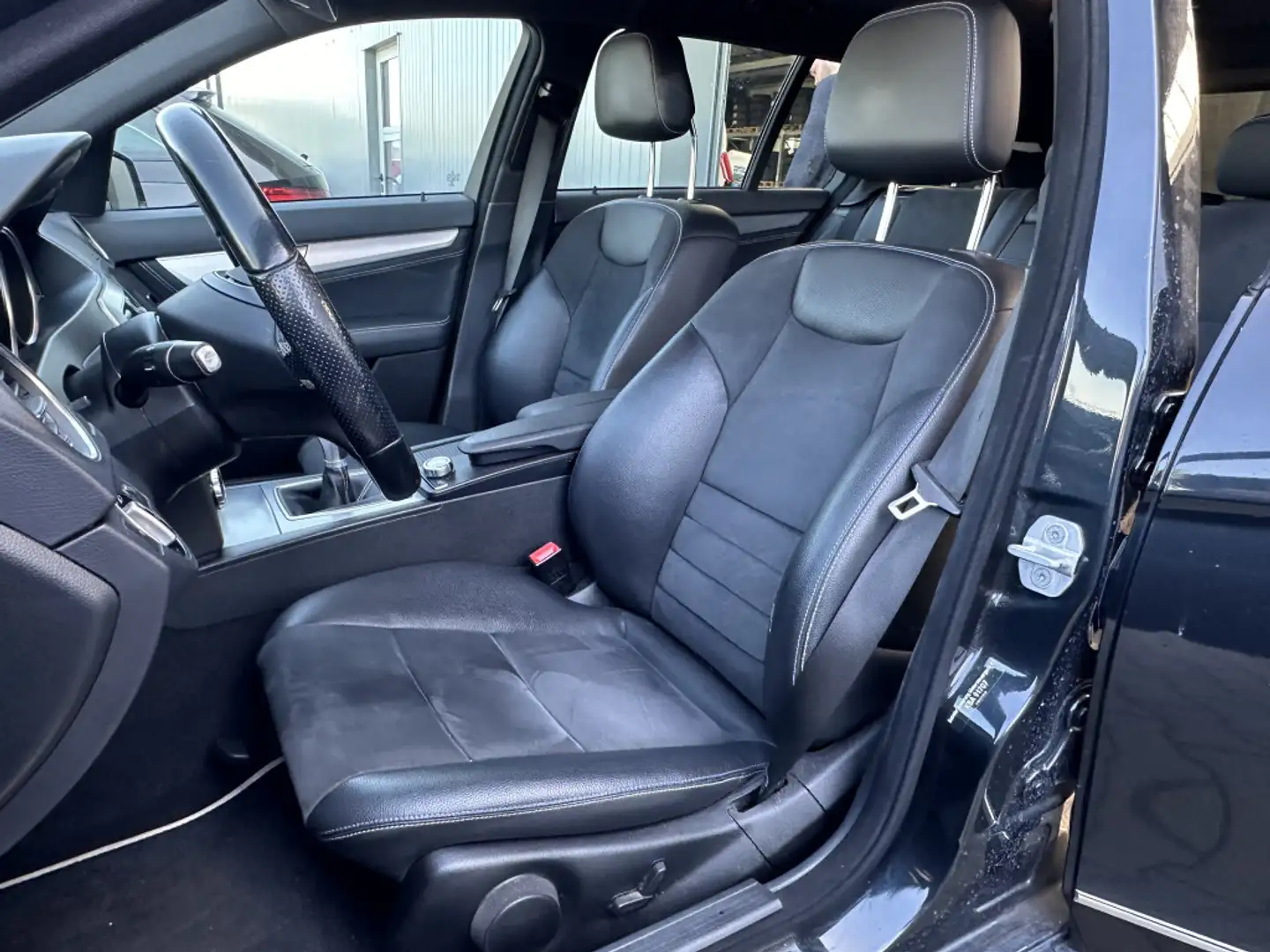 Vehicle image, number 8