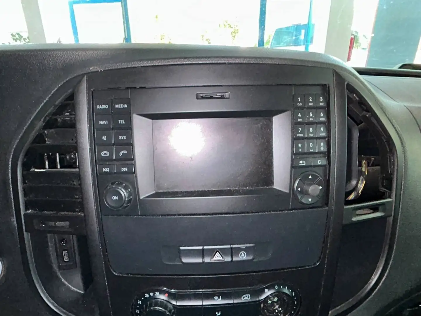 Vehicle image, number 12