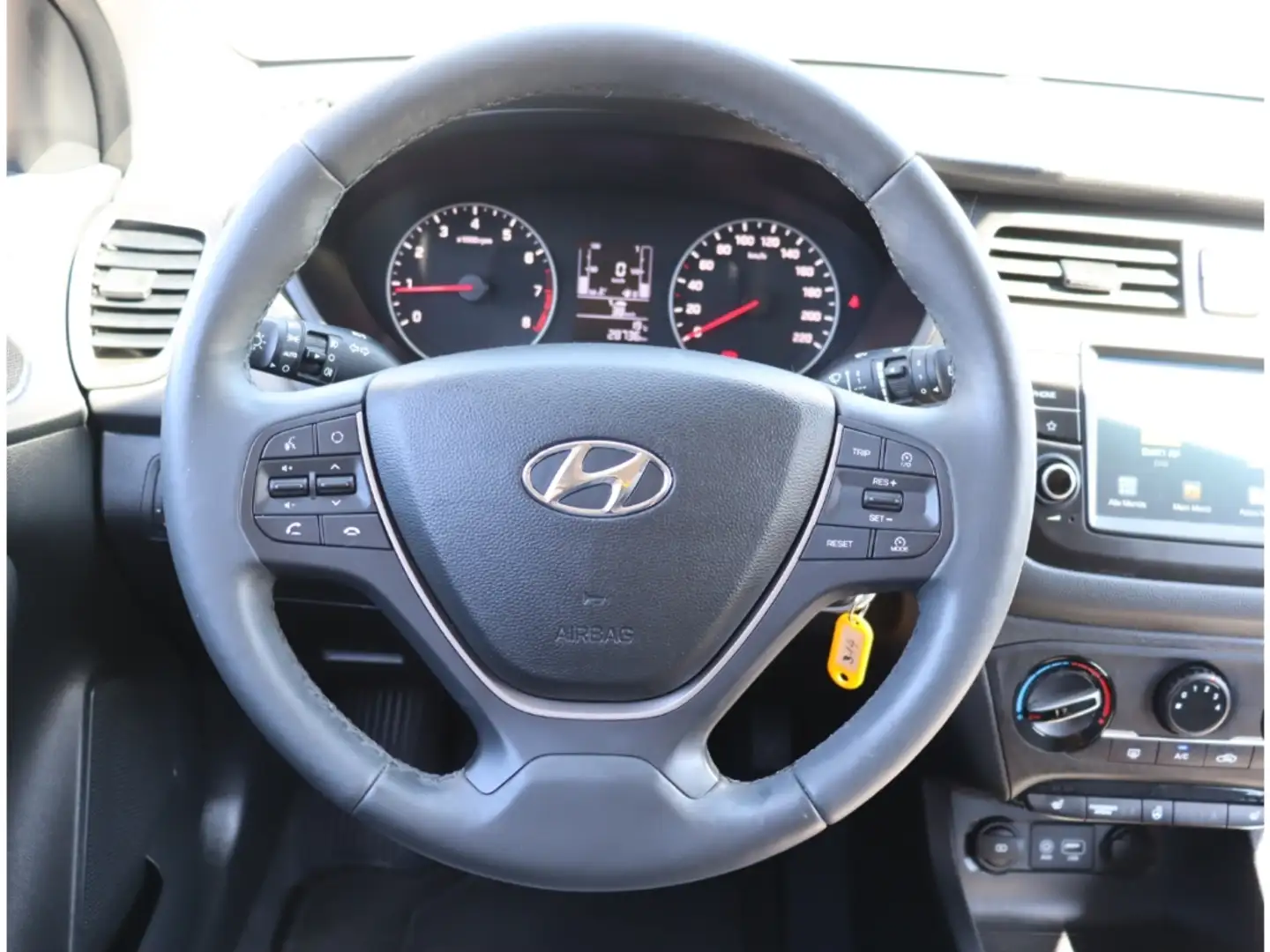 Vehicle image, number 19