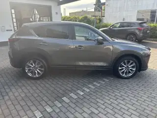 Vehicle image thumbnail, number 8