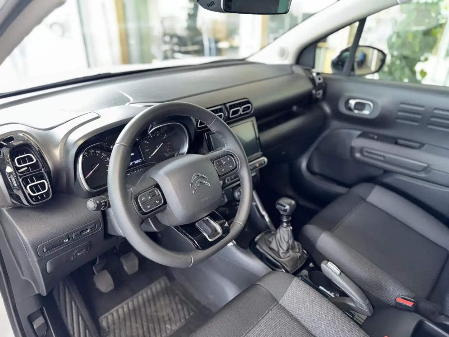 Vehicle image, number 12