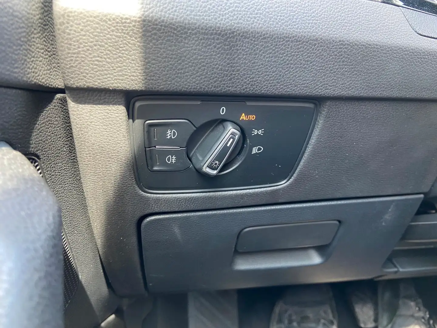 Vehicle image, number 19
