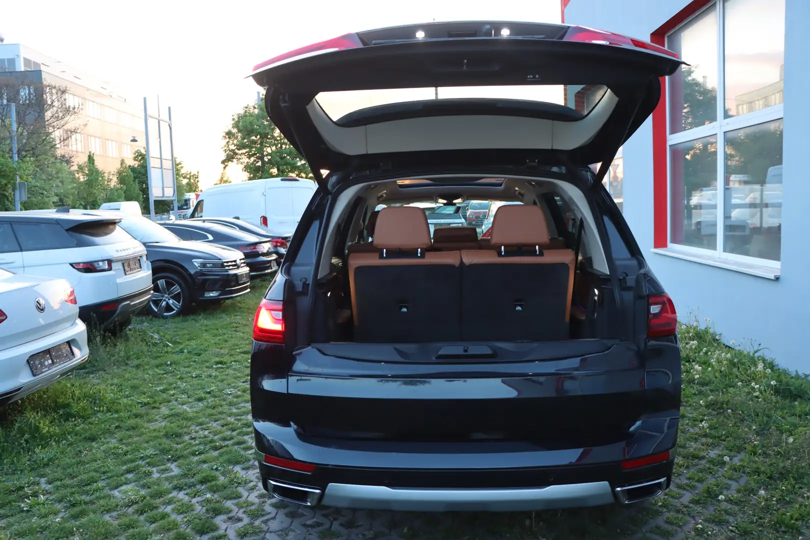 Vehicle image, number 8