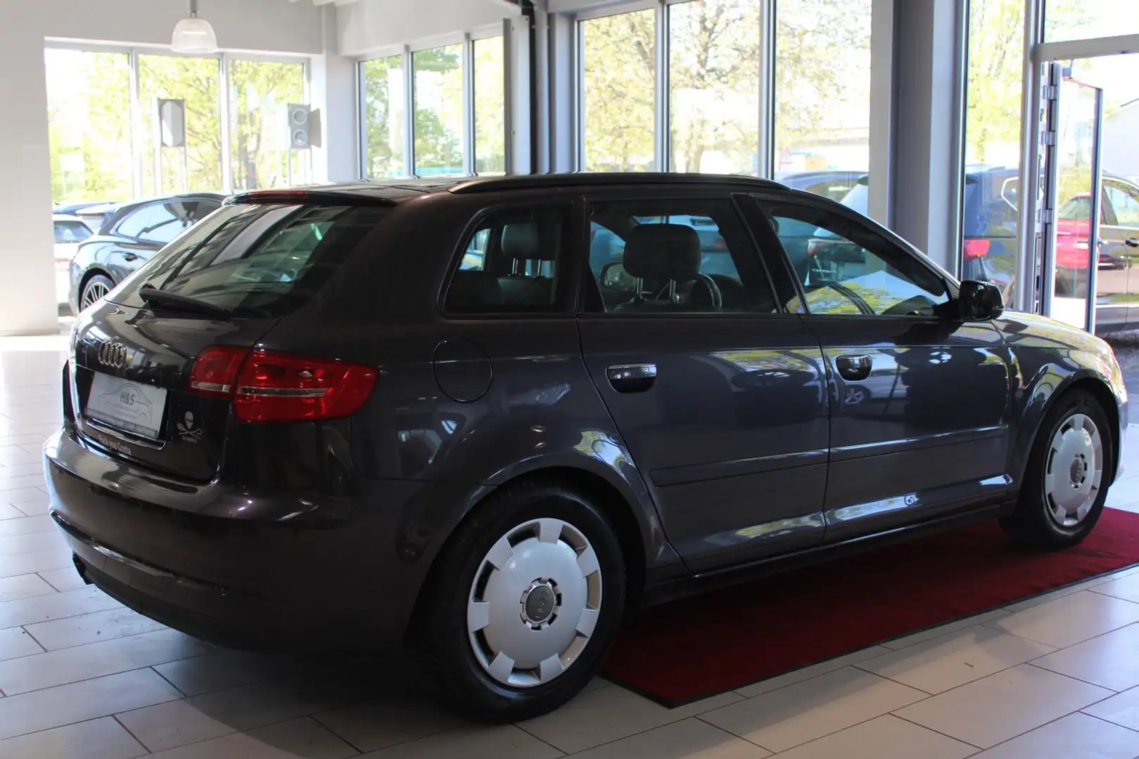 Vehicle image, number 4
