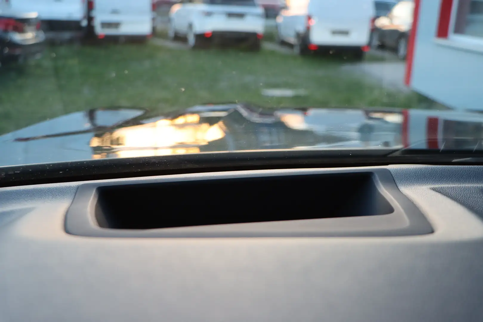 Vehicle image, number 12