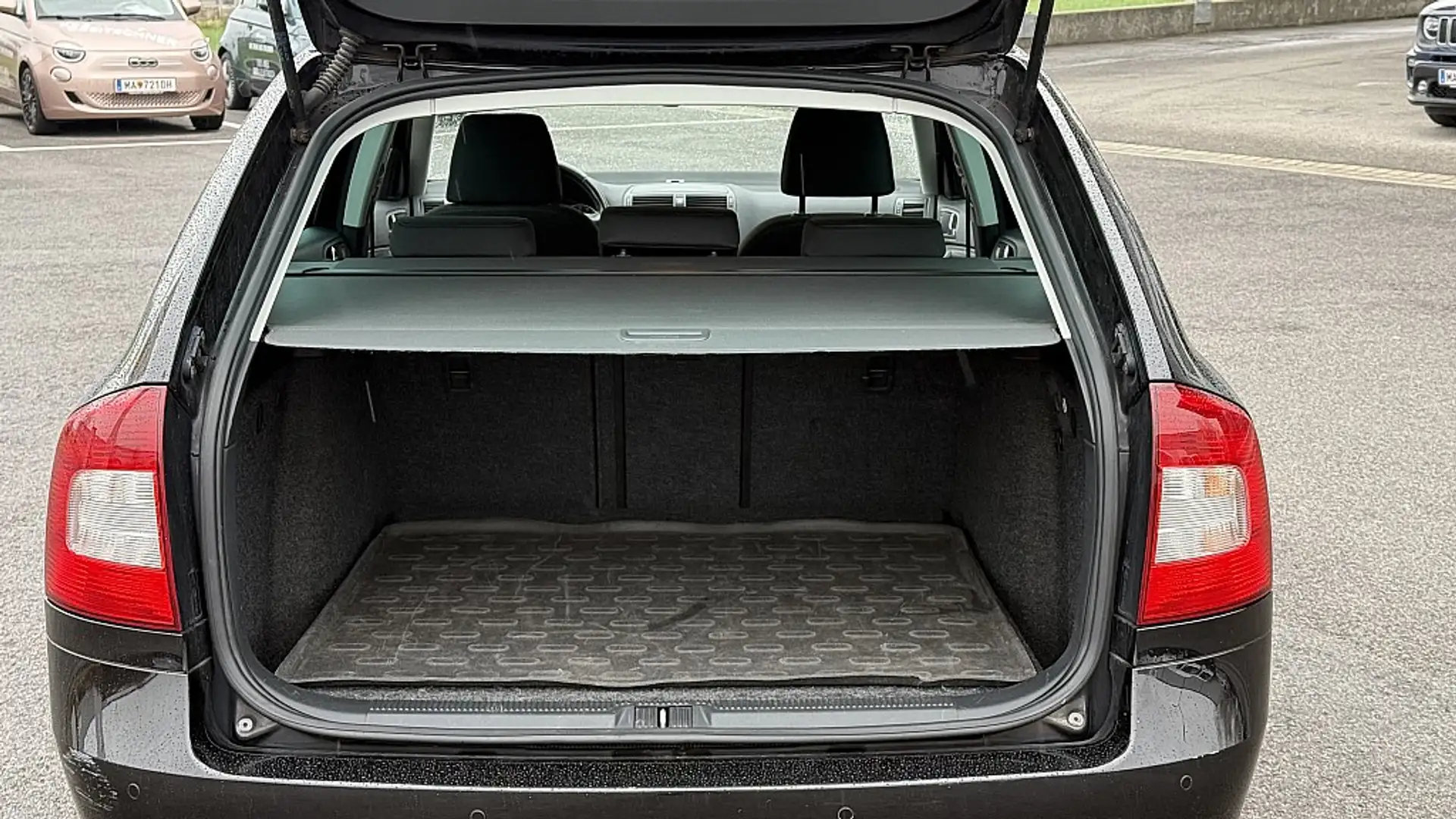 Vehicle image, number 9