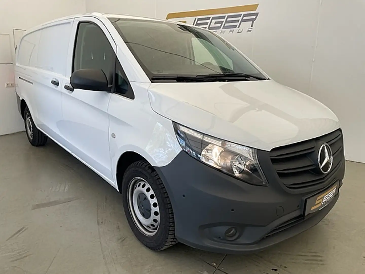 Vehicle image, number 1