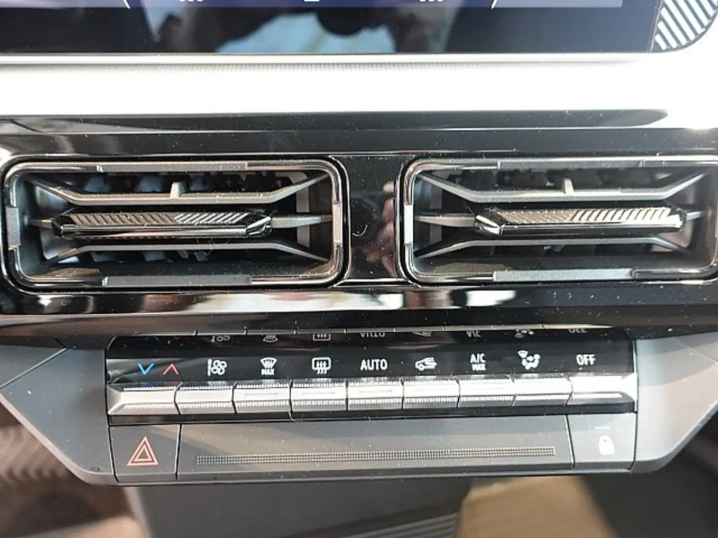 Vehicle image, number 12