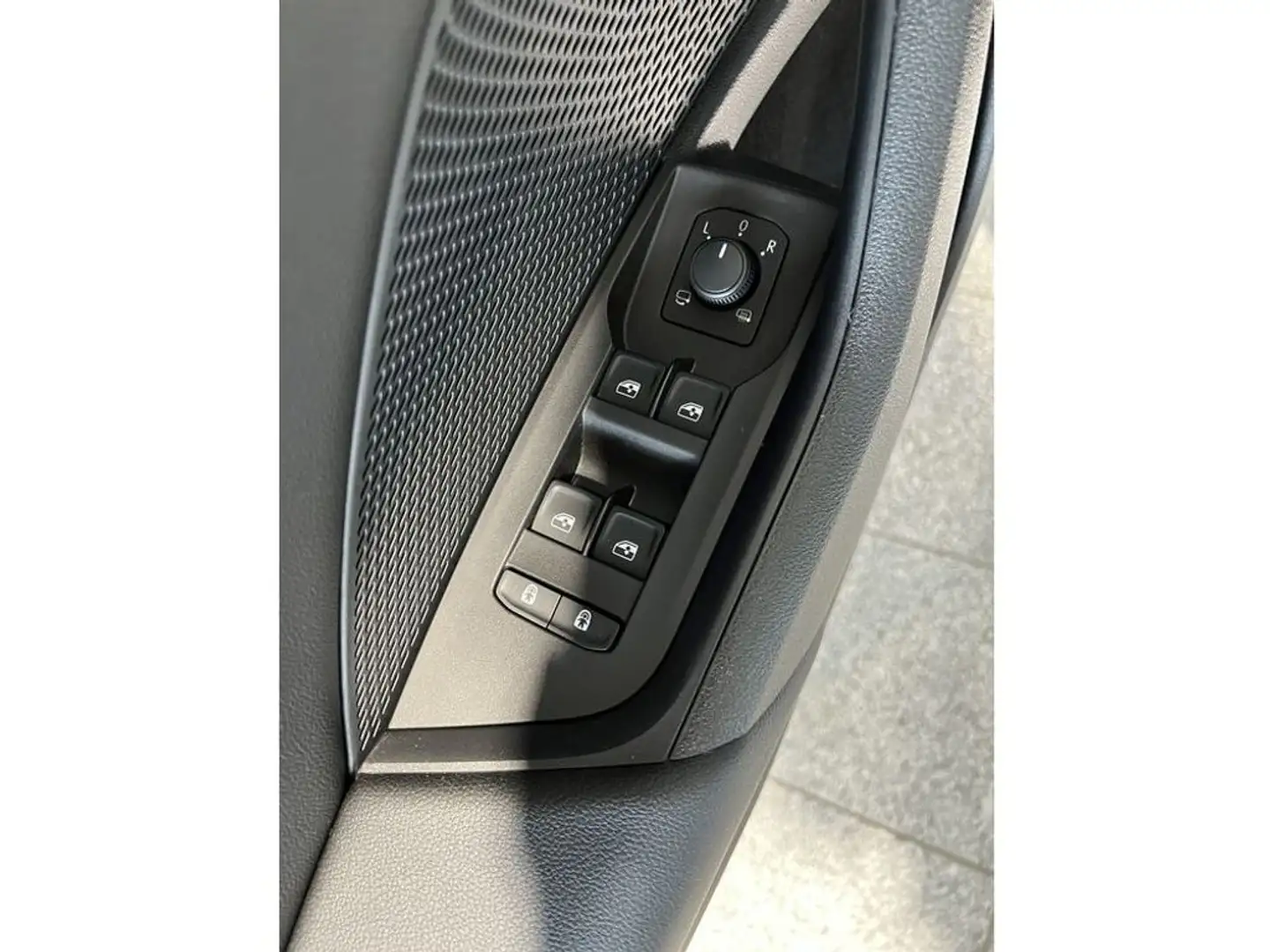 Vehicle image, number 9