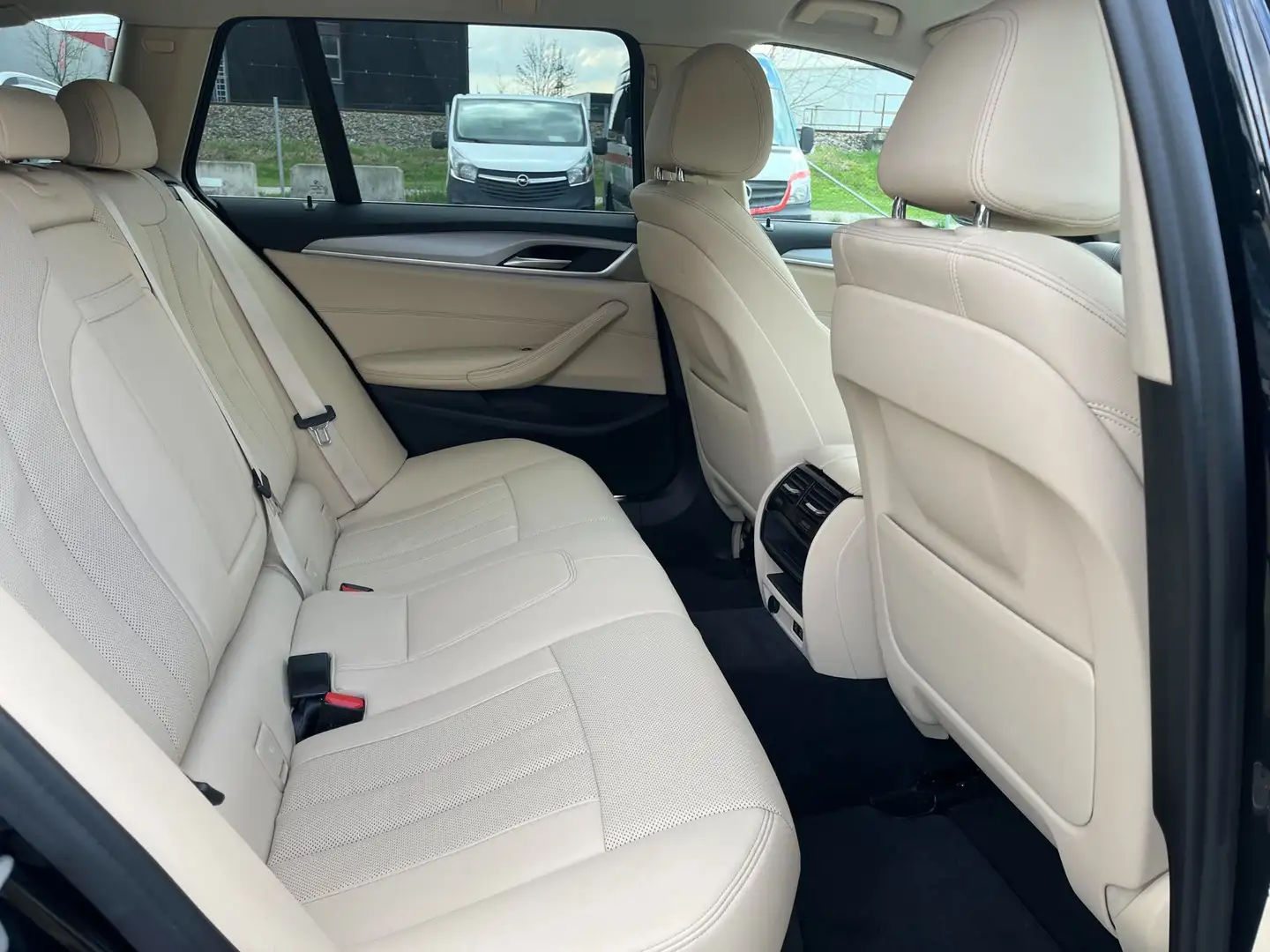 Vehicle image, number 5
