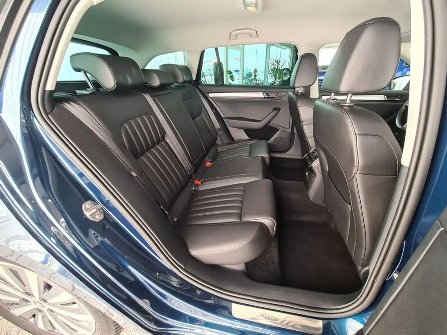 Vehicle image, number 6