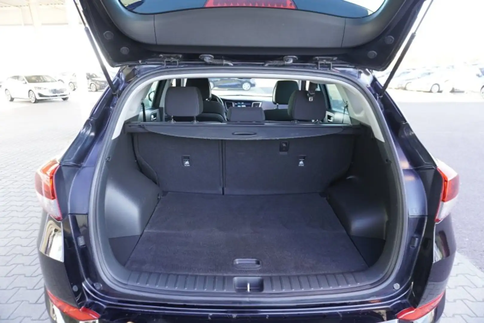 Vehicle image, number 11