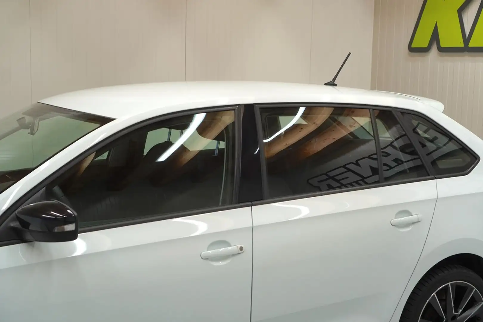 Vehicle image, number 12