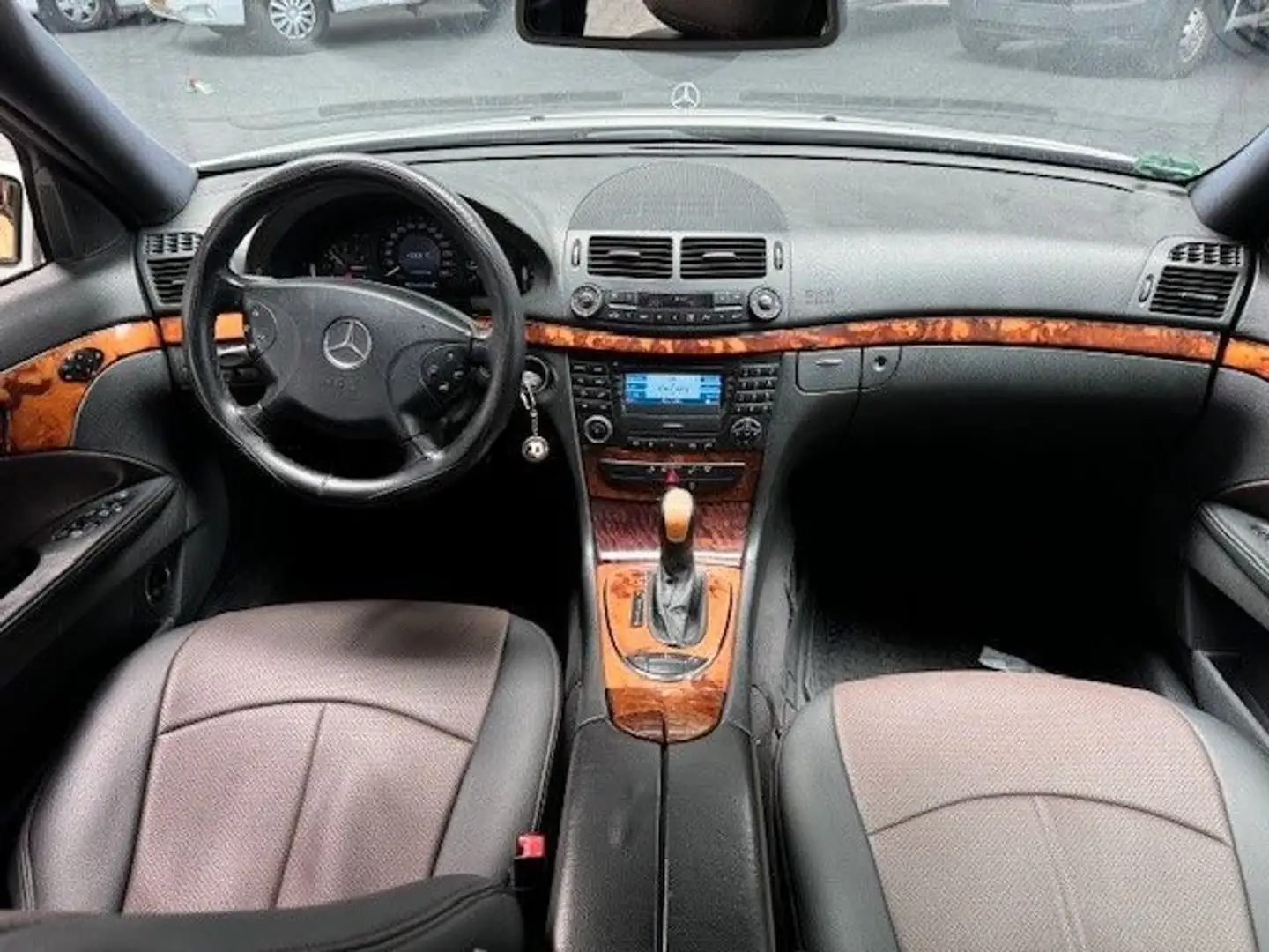 Vehicle image, number 11