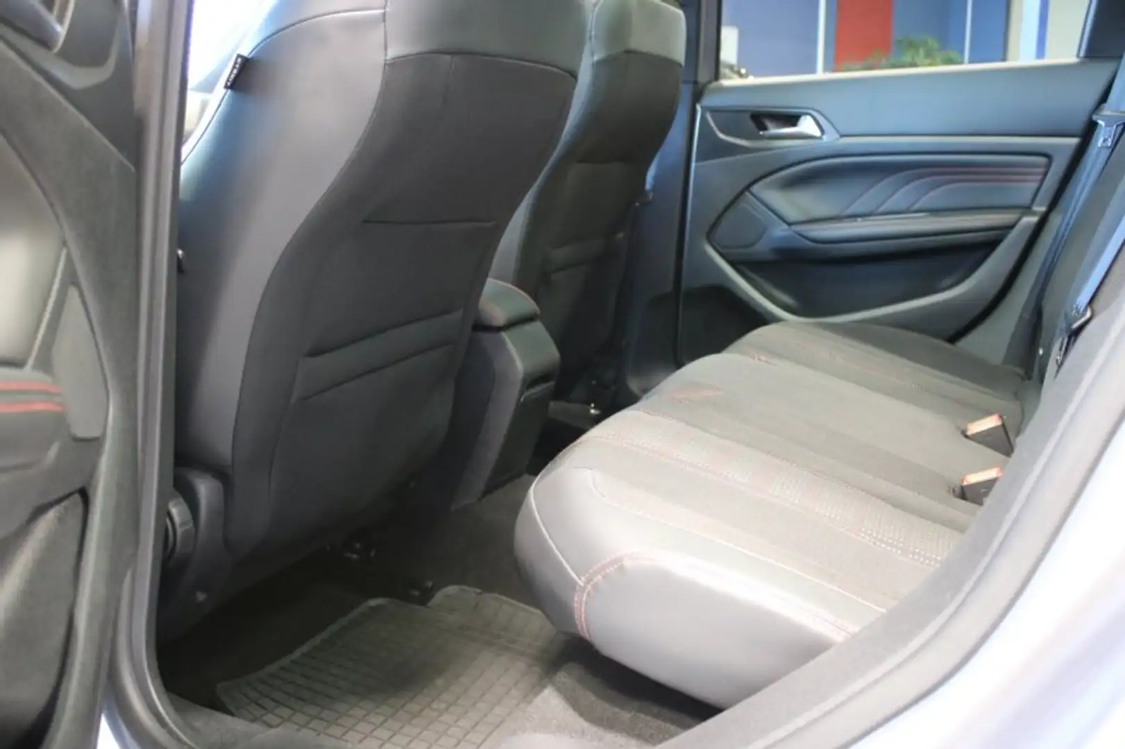 Vehicle image, number 6
