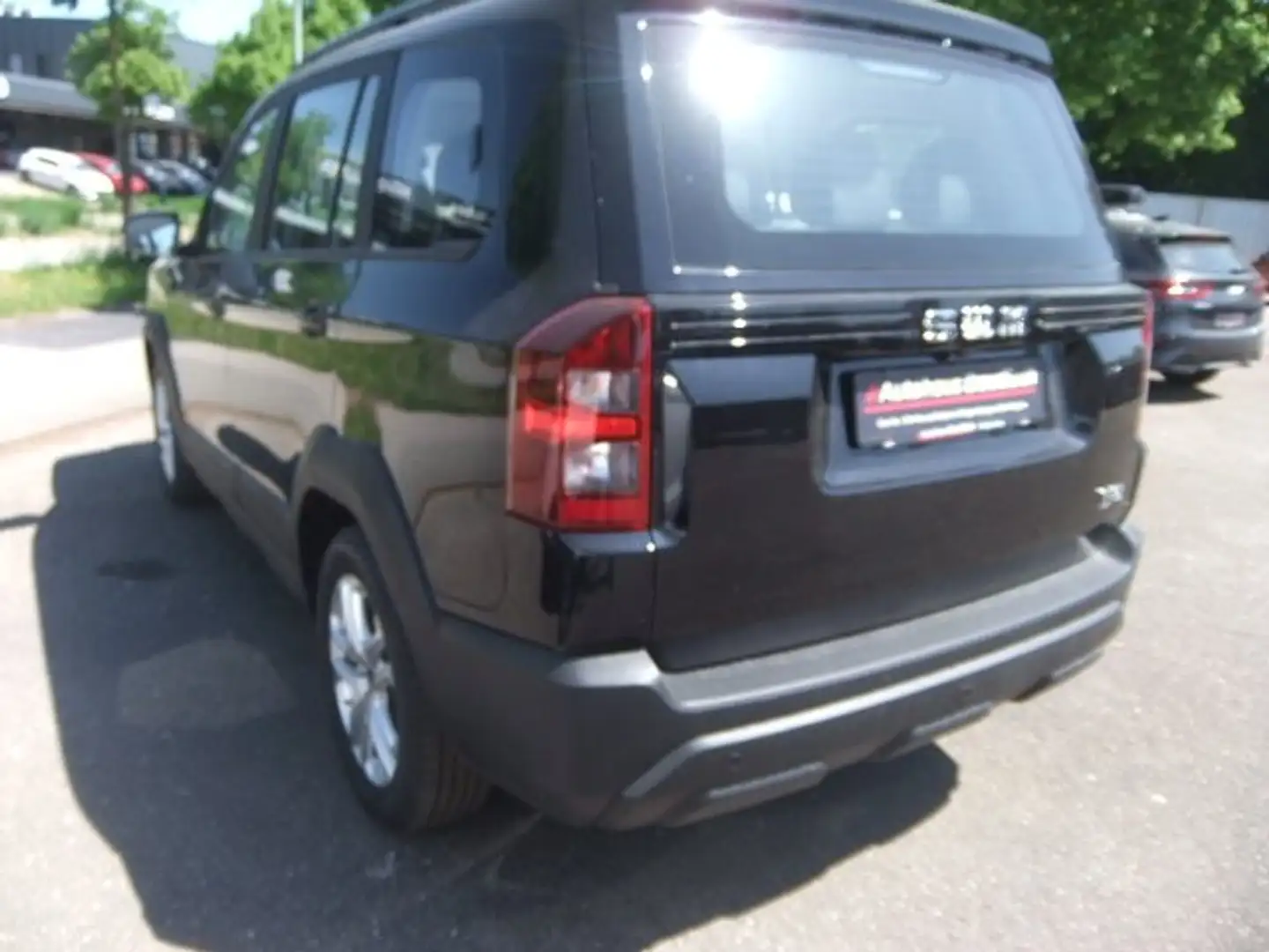 Vehicle image, number 4